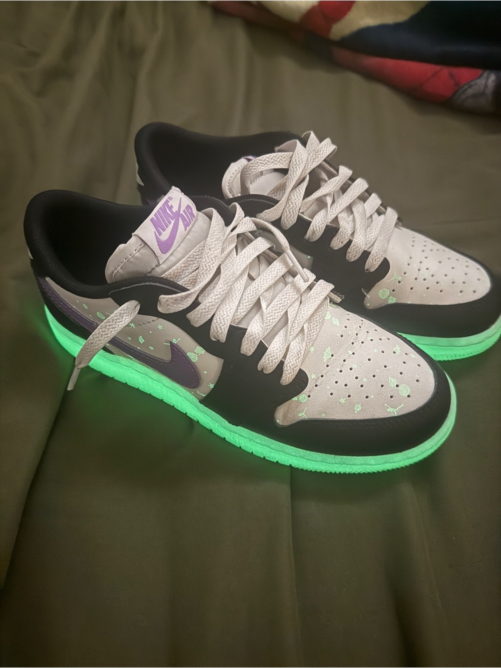 Big Kid's Jordan 1 Retro Low OG Black/Black Raspberry, Glow in the dark